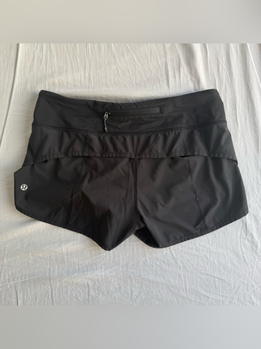 Lululemon Speedups shorts low rise 2.5” black size 6 - Picture 2 of 5